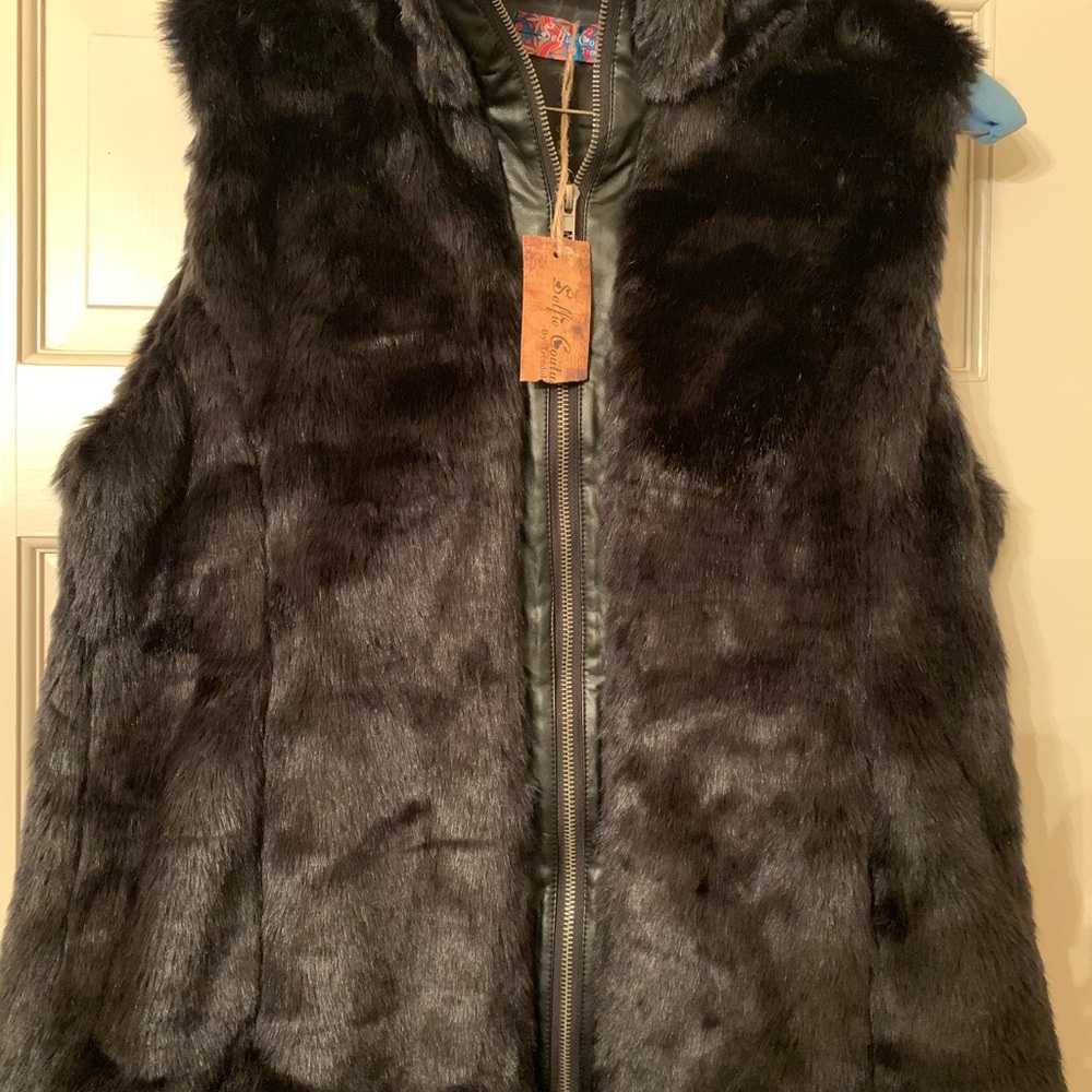 NWT Black faux fur vest by Selfie Couture, size L